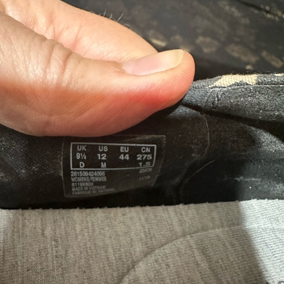 Clark’s flats - Picture 4 of 4